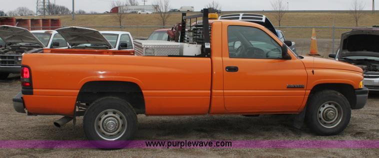 image for item A7152 2001 Dodge Ram 2500 pickup truck