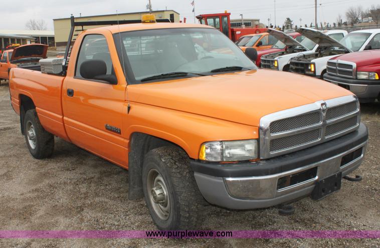 image for item A7152 2001 Dodge Ram 2500 pickup truck