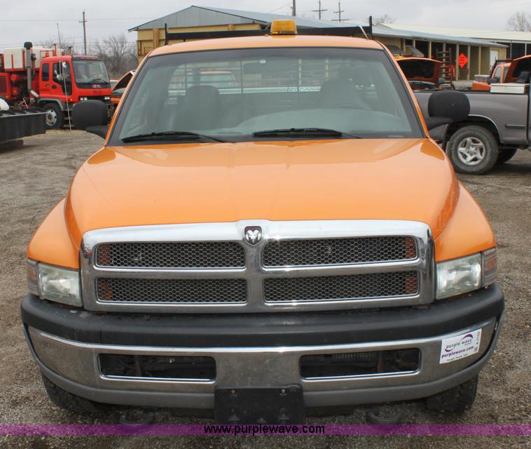 image for item A7152 2001 Dodge Ram 2500 pickup truck