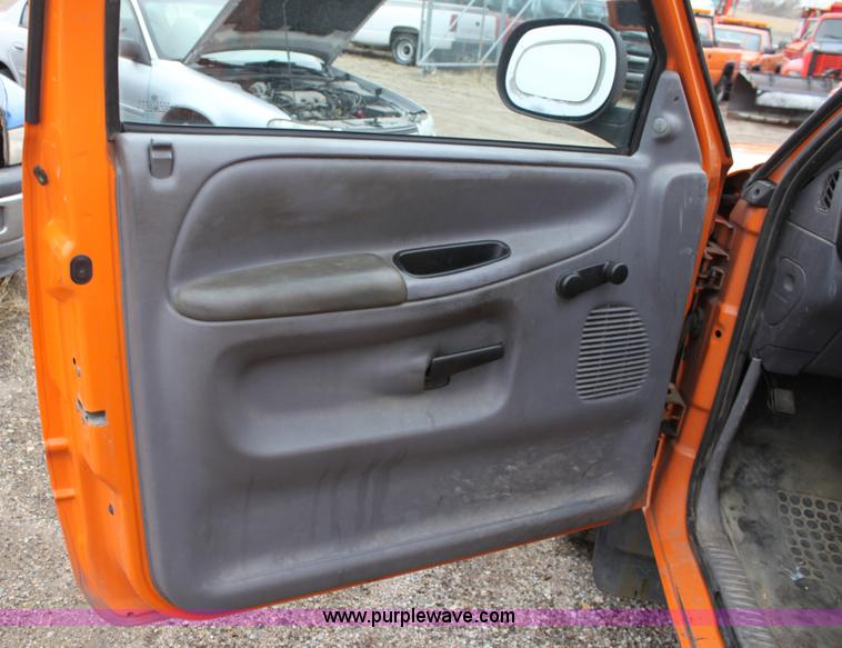 image for item A7152 2001 Dodge Ram 2500 pickup truck