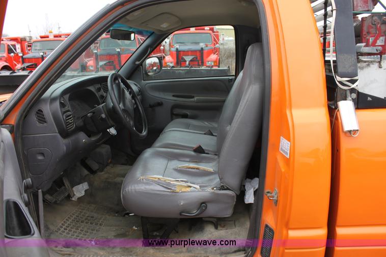 image for item A7152 2001 Dodge Ram 2500 pickup truck
