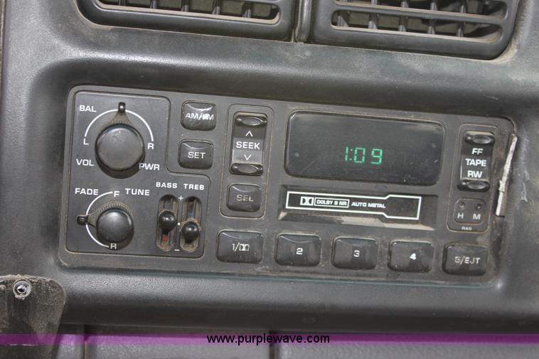 image for item A7152 2001 Dodge Ram 2500 pickup truck