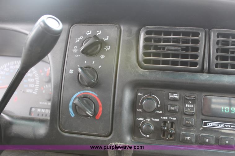 image for item A7152 2001 Dodge Ram 2500 pickup truck