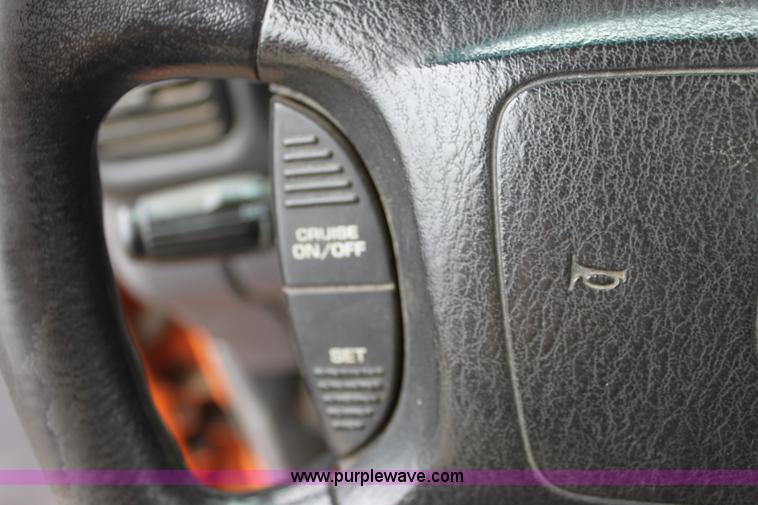 image for item A7152 2001 Dodge Ram 2500 pickup truck