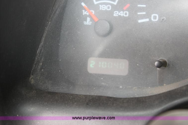 image for item A7152 2001 Dodge Ram 2500 pickup truck