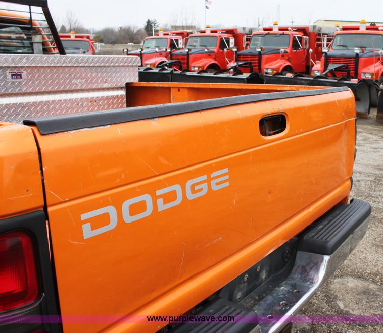 image for item A7152 2001 Dodge Ram 2500 pickup truck