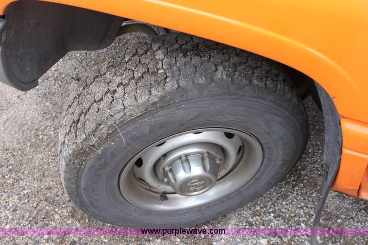 image for item A7152 2001 Dodge Ram 2500 pickup truck