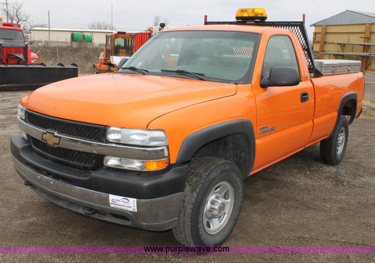 image for item A7153 2002 Chevrolet Silverado 2500HD pickup truck