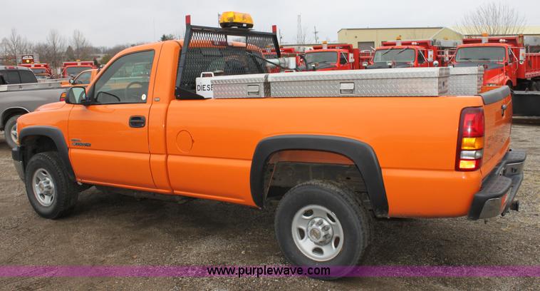 image for item A7153 2002 Chevrolet Silverado 2500HD pickup truck