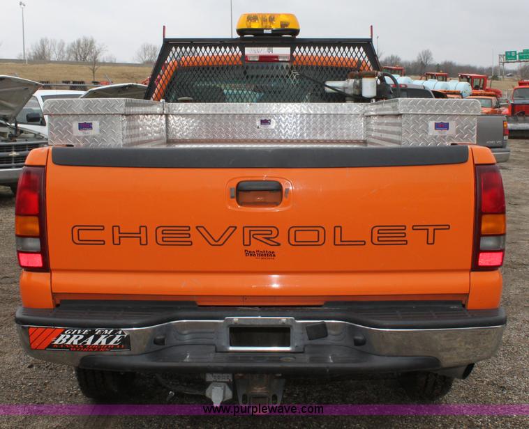 image for item A7153 2002 Chevrolet Silverado 2500HD pickup truck