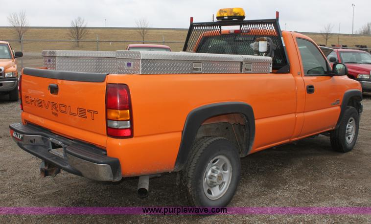 image for item A7153 2002 Chevrolet Silverado 2500HD pickup truck