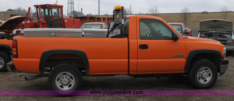 image for item A7153 2002 Chevrolet Silverado 2500HD pickup truck