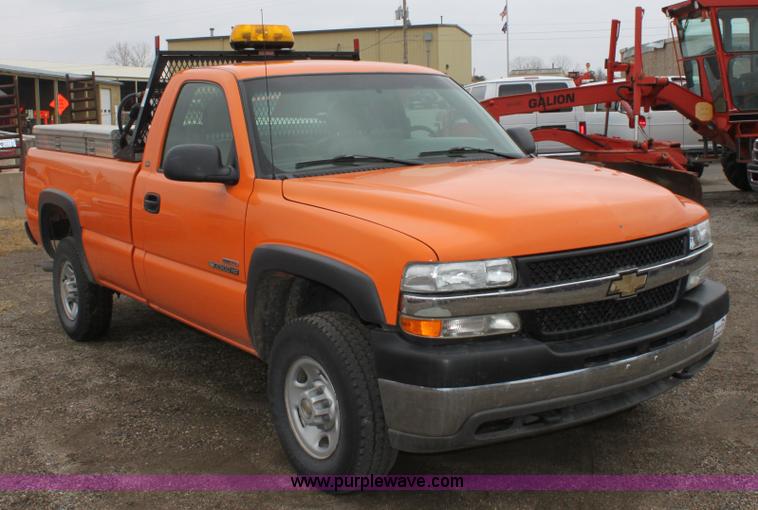 image for item A7153 2002 Chevrolet Silverado 2500HD pickup truck
