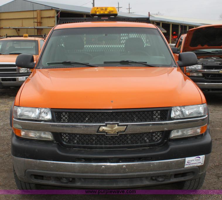 image for item A7153 2002 Chevrolet Silverado 2500HD pickup truck