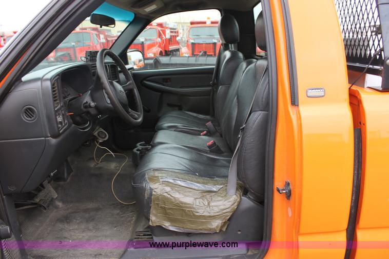 image for item A7153 2002 Chevrolet Silverado 2500HD pickup truck