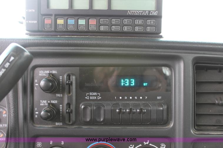 image for item A7153 2002 Chevrolet Silverado 2500HD pickup truck