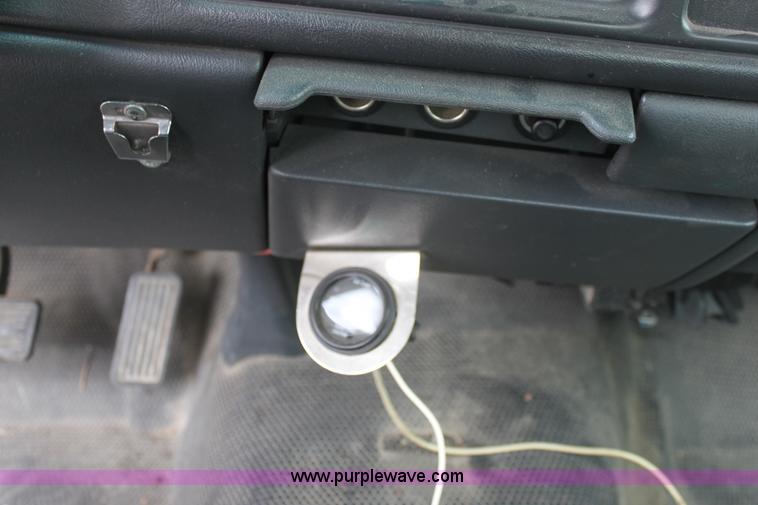 image for item A7153 2002 Chevrolet Silverado 2500HD pickup truck