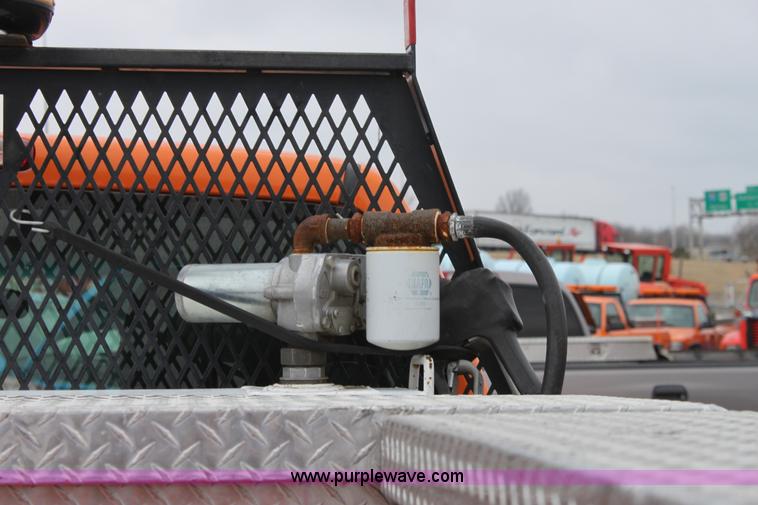 image for item A7153 2002 Chevrolet Silverado 2500HD pickup truck