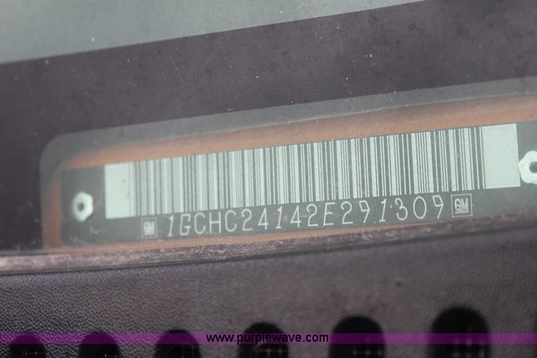 image for item A7153 2002 Chevrolet Silverado 2500HD pickup truck