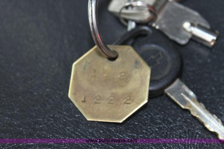 image for item A7153 2002 Chevrolet Silverado 2500HD pickup truck