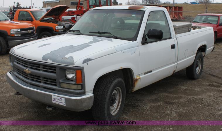 image for item A7154 1994 Chevrolet C1500 pickup truck