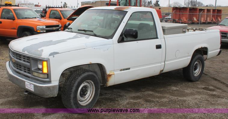 image for item A7154 1994 Chevrolet C1500 pickup truck