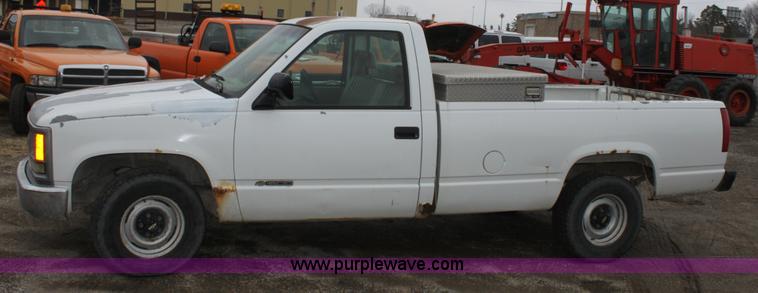 image for item A7154 1994 Chevrolet C1500 pickup truck