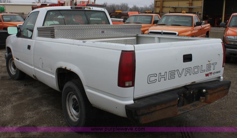 image for item A7154 1994 Chevrolet C1500 pickup truck