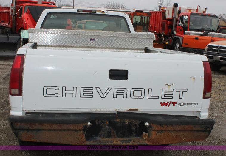 image for item A7154 1994 Chevrolet C1500 pickup truck