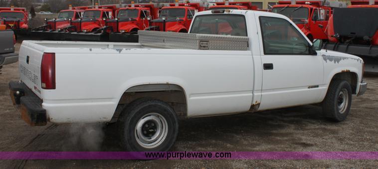 image for item A7154 1994 Chevrolet C1500 pickup truck