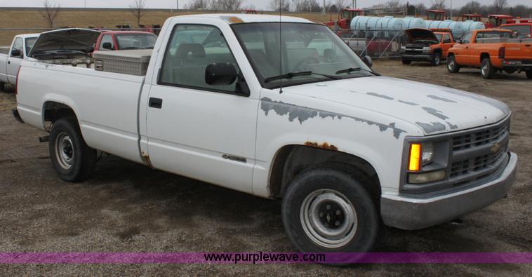 image for item A7154 1994 Chevrolet C1500 pickup truck
