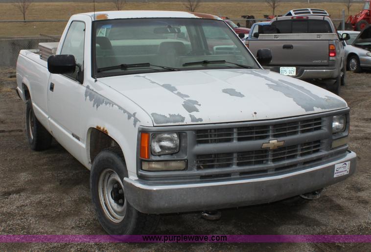 image for item A7154 1994 Chevrolet C1500 pickup truck
