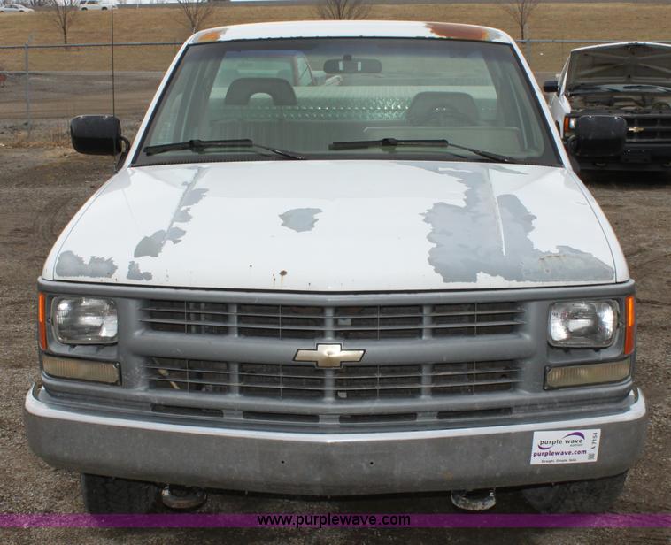 image for item A7154 1994 Chevrolet C1500 pickup truck