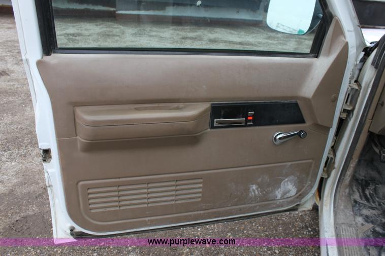 image for item A7154 1994 Chevrolet C1500 pickup truck