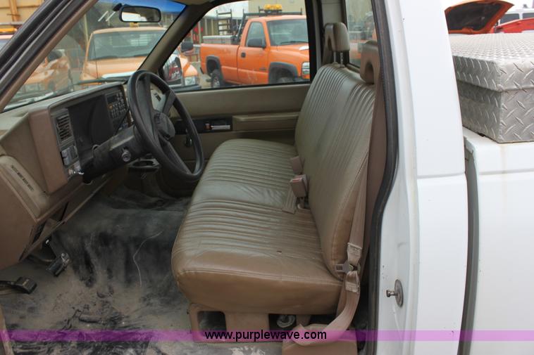 image for item A7154 1994 Chevrolet C1500 pickup truck