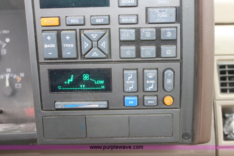 image for item A7154 1994 Chevrolet C1500 pickup truck