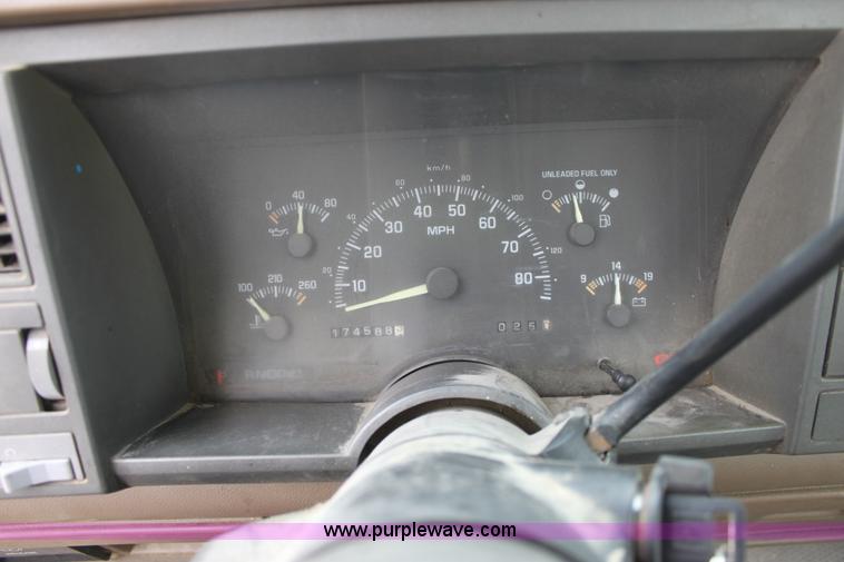 image for item A7154 1994 Chevrolet C1500 pickup truck