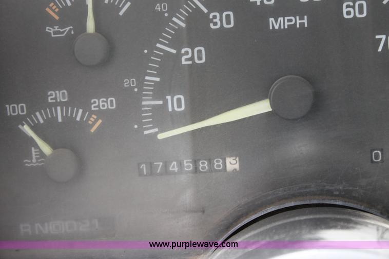 image for item A7154 1994 Chevrolet C1500 pickup truck