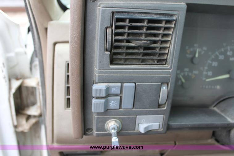 image for item A7154 1994 Chevrolet C1500 pickup truck
