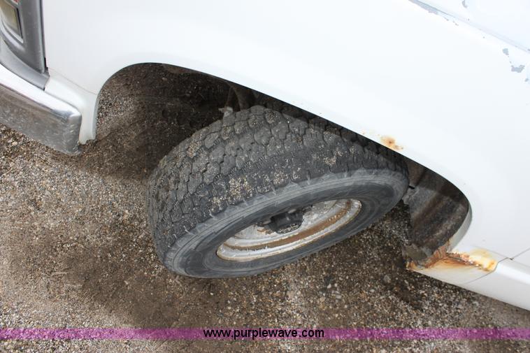 image for item A7154 1994 Chevrolet C1500 pickup truck