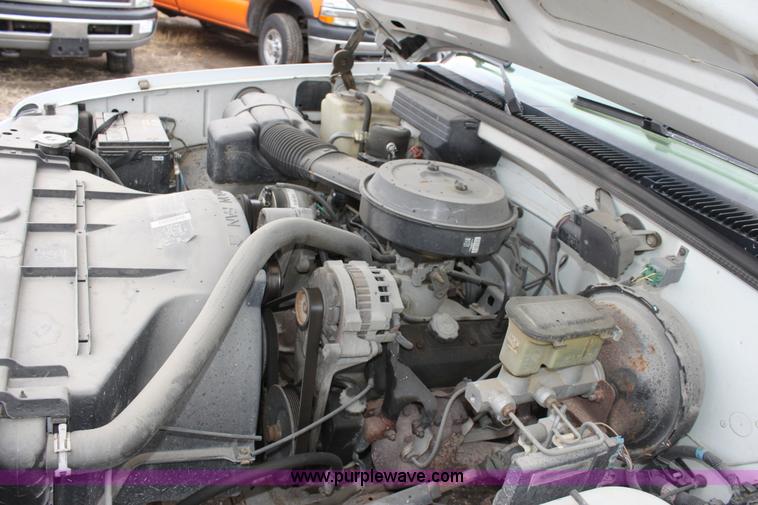 image for item A7154 1994 Chevrolet C1500 pickup truck