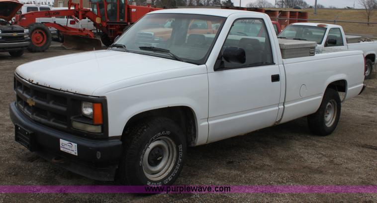 image for item A7155 1992 Chevrolet 1500 W/T pickup truck