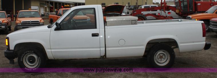 image for item A7155 1992 Chevrolet 1500 W/T pickup truck