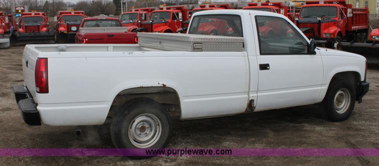 image for item A7155 1992 Chevrolet 1500 W/T pickup truck