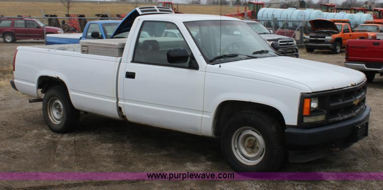 image for item A7155 1992 Chevrolet 1500 W/T pickup truck