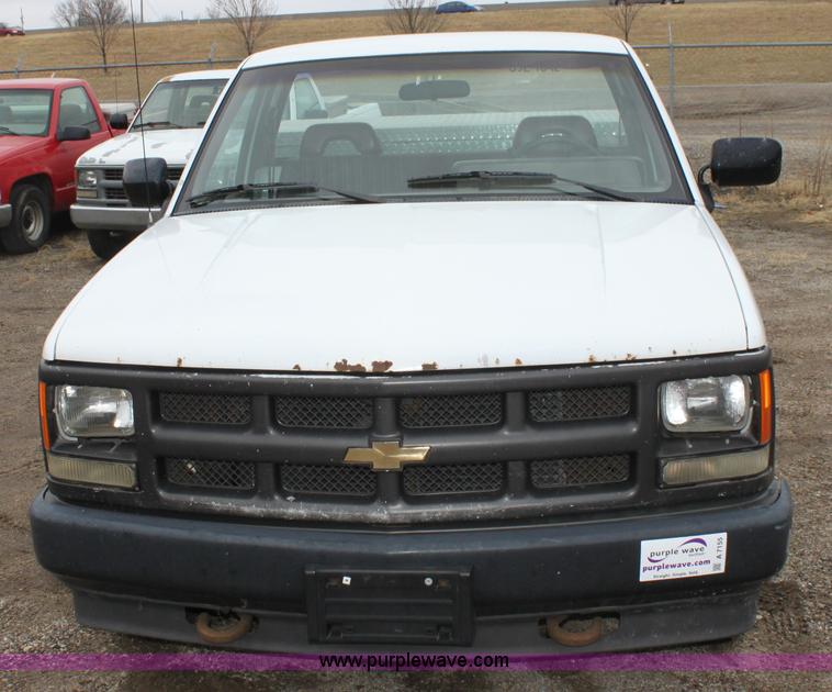 image for item A7155 1992 Chevrolet 1500 W/T pickup truck