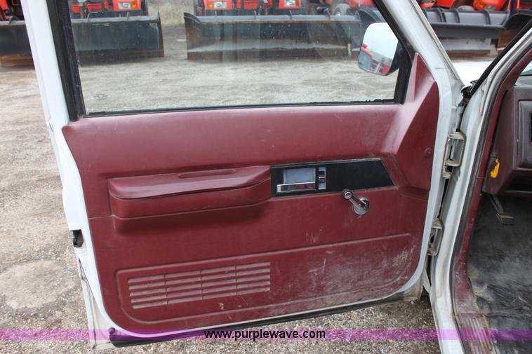 image for item A7155 1992 Chevrolet 1500 W/T pickup truck