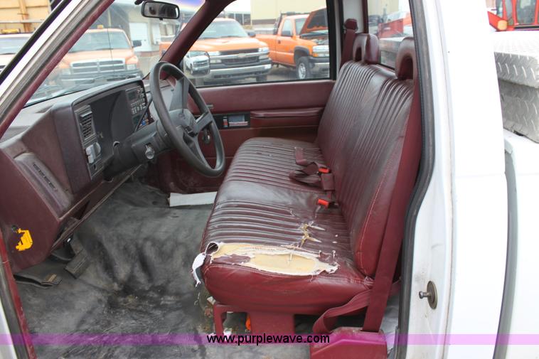 image for item A7155 1992 Chevrolet 1500 W/T pickup truck