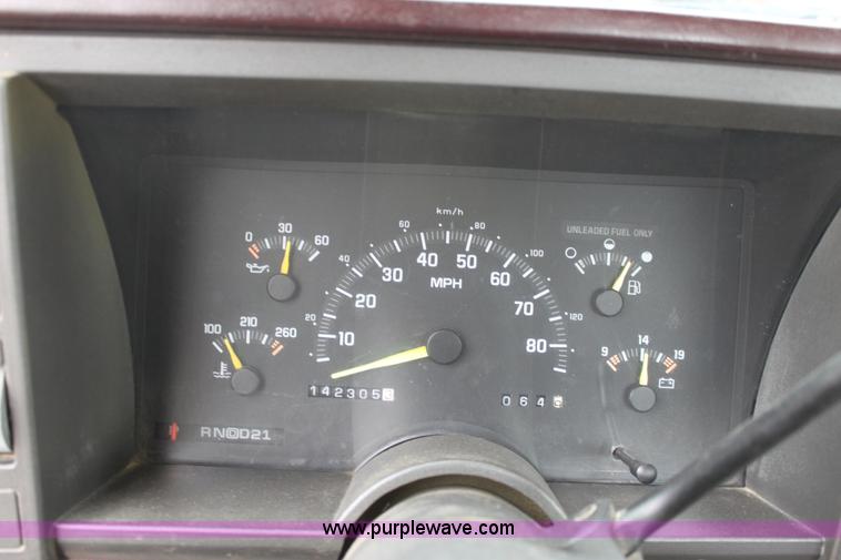 image for item A7155 1992 Chevrolet 1500 W/T pickup truck