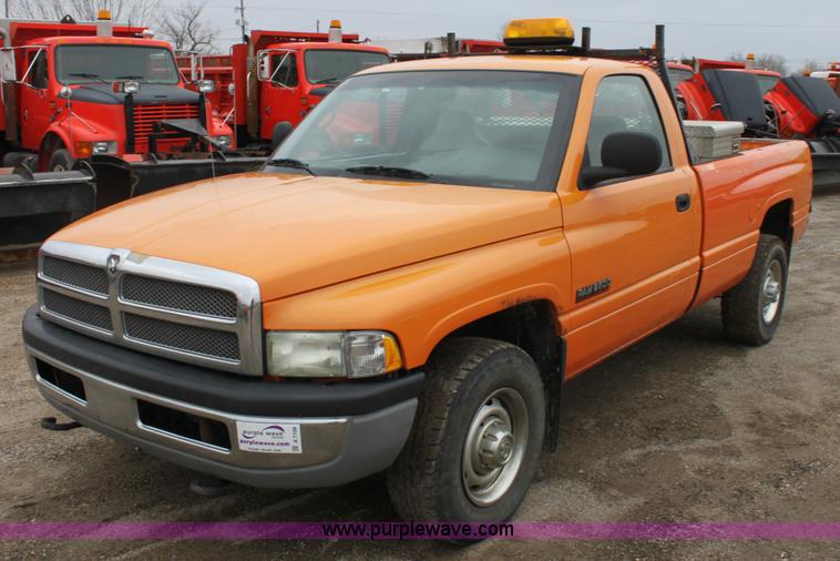 image for item A7158 2001 Dodge Ram 2500 pickup truck